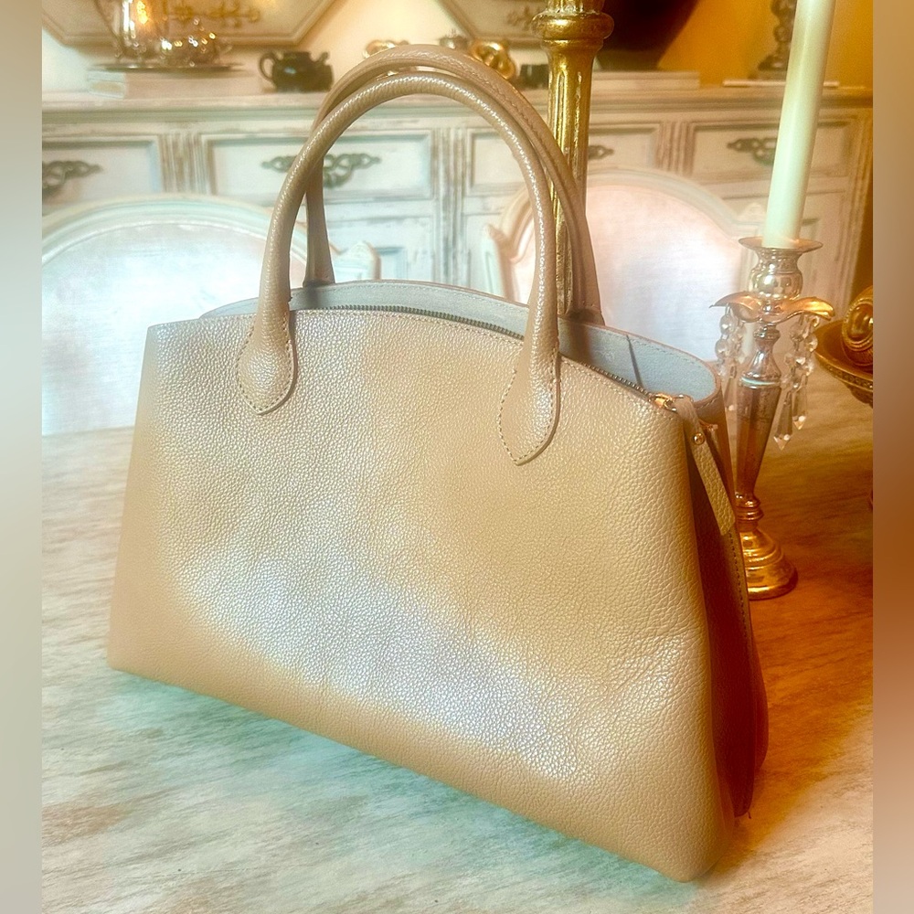 Elegant Tan Leather Handbag, perfect to carry to work, made in Italy - Picture 3 of 13